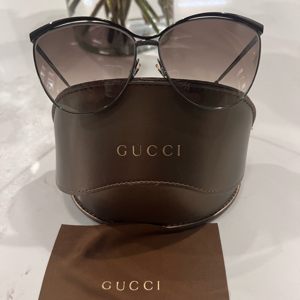 Gucci sunglasses 🕶️